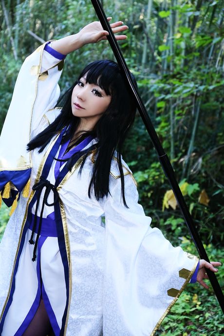 Asian teen Higurashi Rin shows her hot ass and poses in the wild