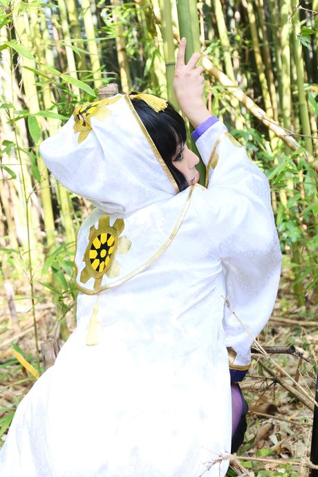 Asian teen Higurashi Rin shows her hot ass and poses in the wild