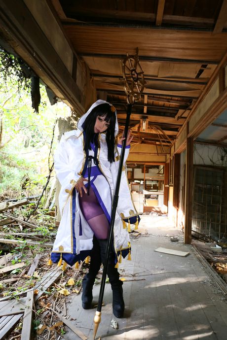 Asian teen Higurashi Rin shows her hot ass and poses in the wild