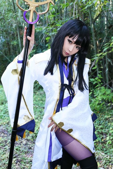 Asian teen Higurashi Rin shows her hot ass and poses in the wild