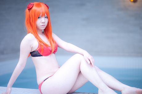 紅髮日本美女 Mana Tanaka 脫衣炫耀她的大屁股