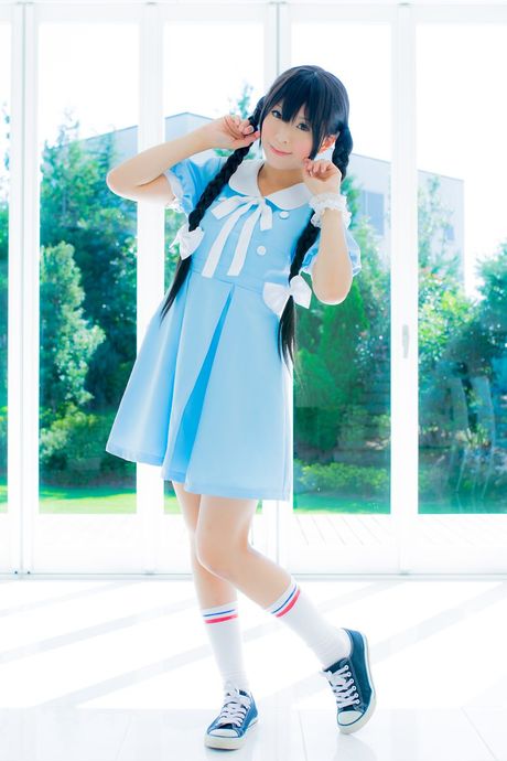 Mashiro Yuki er en japansk teenager, der elsker at vise sin krop frem