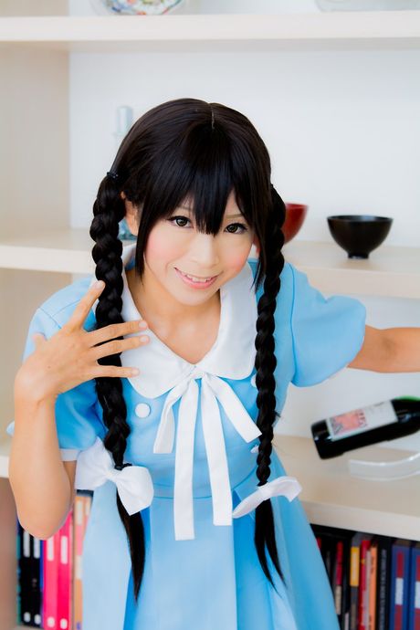 Mashiro Yuki er en japansk teenager, der elsker at vise sin krop frem