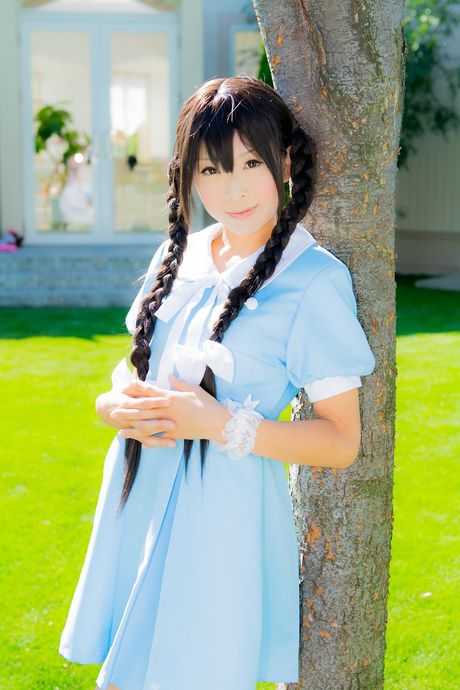 優木ましろは、自分の体を披露するのが大好きな日本のティーンです