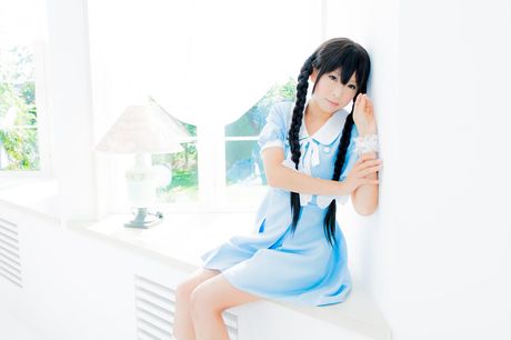 Mashiro Yuki is a Japanese teen who loves to show off her body