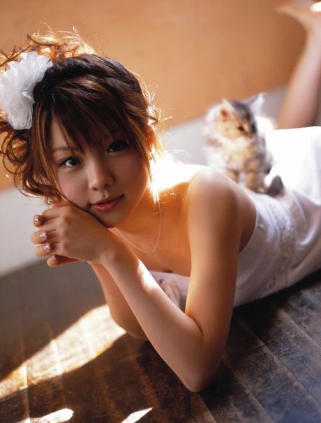 亞洲少女田中麗奈在海中脫下比基尼