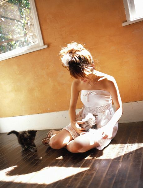 亞洲少女田中麗奈在海中脫下比基尼