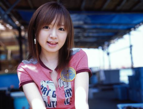 亞洲女孩 Konno Asami 在騎自行車前裸體