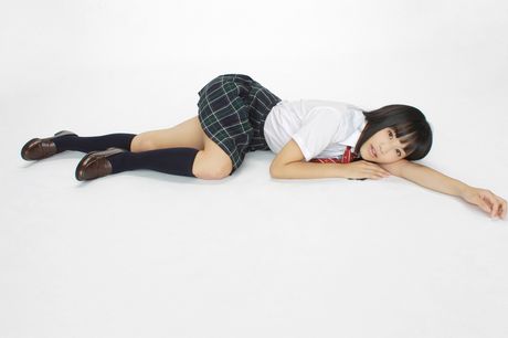 Asiatisk pige Yuri Hamada afslører sine fantastiske meloner og poserer i strømpebukser