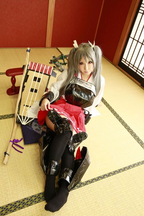 Beautiful japanese babe Saku presents her petite tits and her shaved pussy in a solo