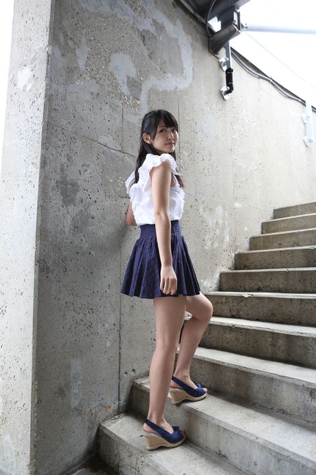 Asian beauty Airi Suzuki gets naked on a blanket in a field