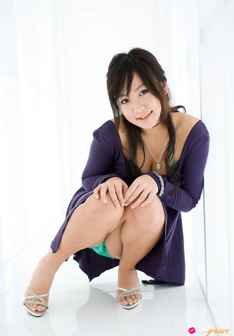 棕色眼睛的日本寶貝高橋奈月 (Natsuki Takahashi) 真是個美人