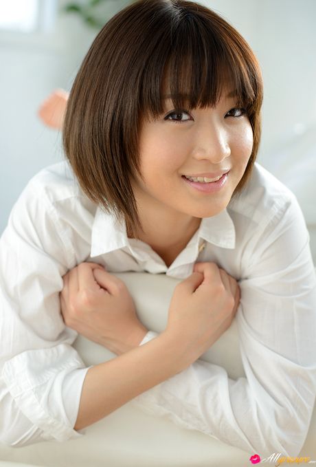 Asian stunner Mayu Kamiya unveils her petite small tits and poses in a solo