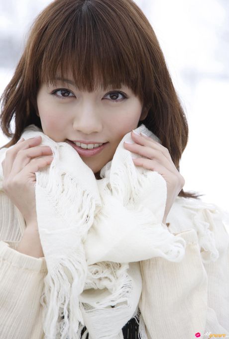 亞洲女孩 Marie Kai 裹著毛巾在床上裸體