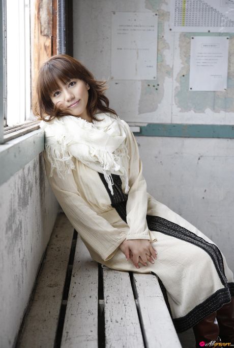 亞洲女孩 Marie Kai 裹著毛巾在床上裸體