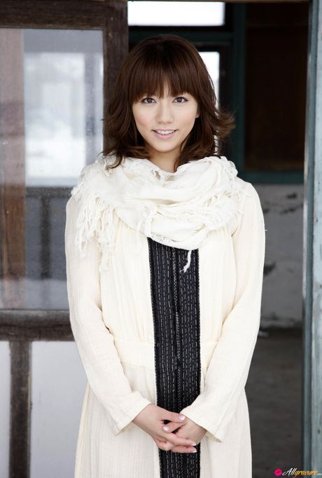 亞洲女孩 Marie Kai 裹著毛巾在床上裸體