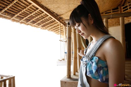Airi Suzuki displays her flat tits and exhibits her perfect body in nature