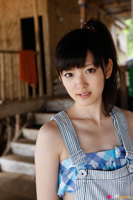 Airi Suzuki displays her flat tits and exhibits her perfect body in nature
