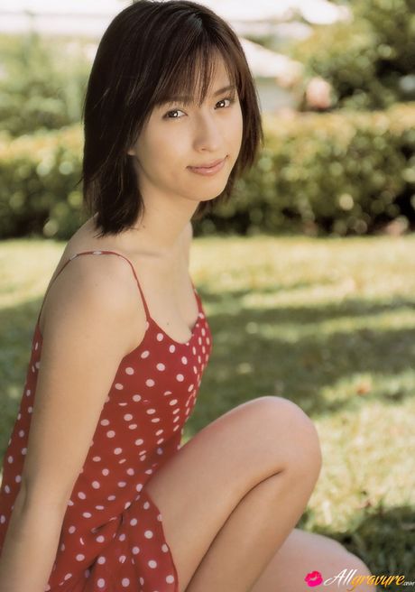 Asian covergirl Kasumi Nakane reveals her huge tits and poses in a solo