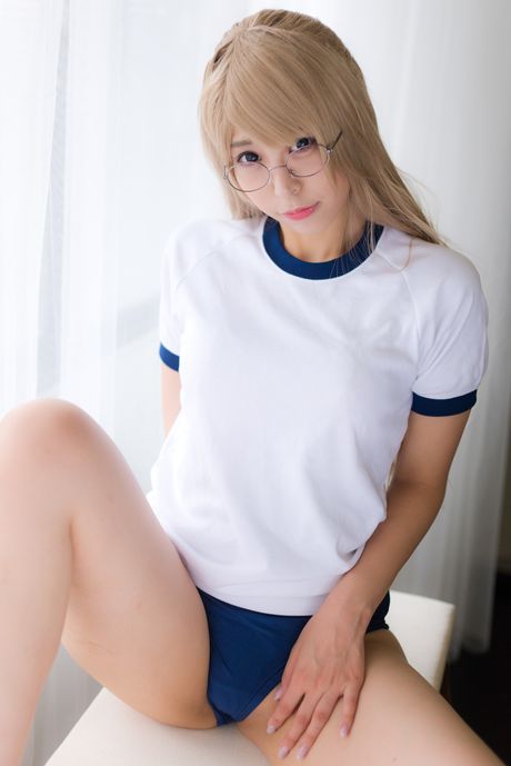 亞洲封面女郎 Sundome Iinkai 戴著眼鏡裸體