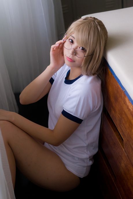 亞洲封面女郎 Sundome Iinkai 戴著眼鏡裸體