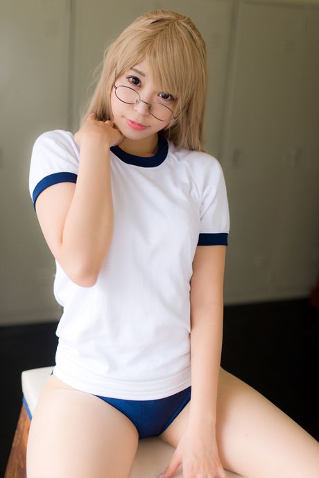 亞洲封面女郎 Sundome Iinkai 戴著眼鏡裸體