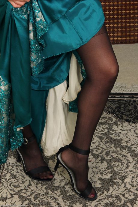 セクシーなMILFミランダ・トンプソンが大きなお尻とホットなオマンコを披露