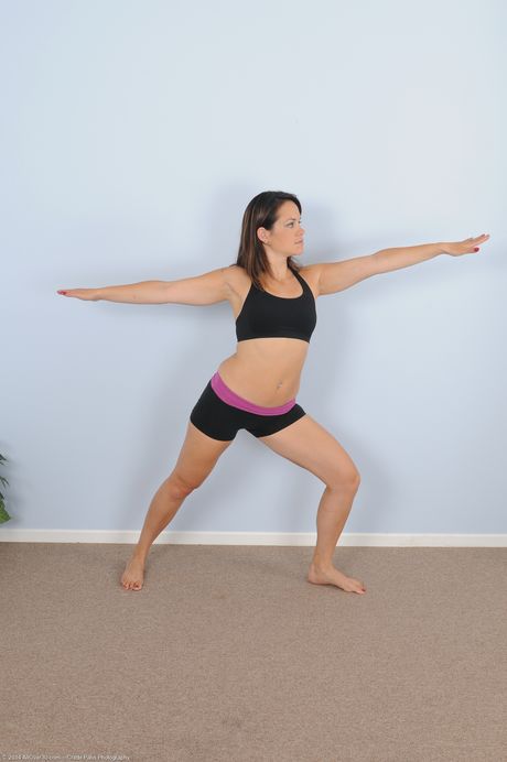 Amateur MILF Ashley S shows off her big ass & her tasty pussy