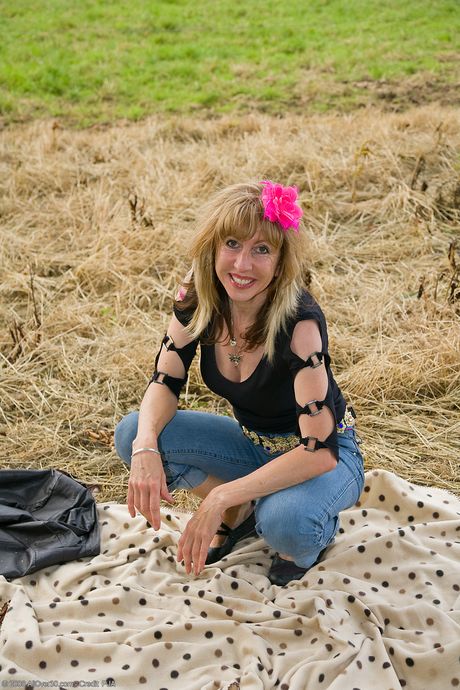 Mature blonde Lizzy shows off her hairy pussy and big booty outdoors