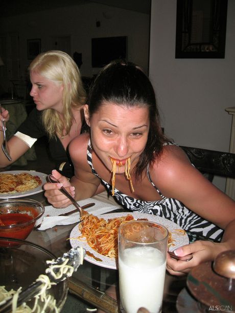 Teen girls Kacey Jordan, Amy Lee & Faye Reagan have lesbian sex on a patio