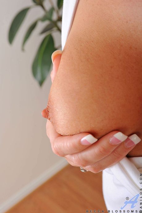 Blonde cougar Becca Blossoms toys her mature pussy in a solo