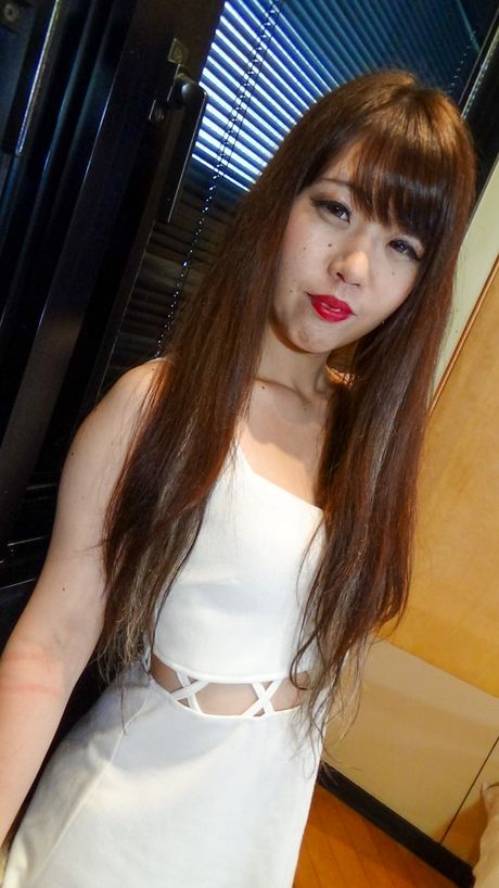 Sawa Himeyama 來到我們的公寓，目的是讓她的淫蕩陰部