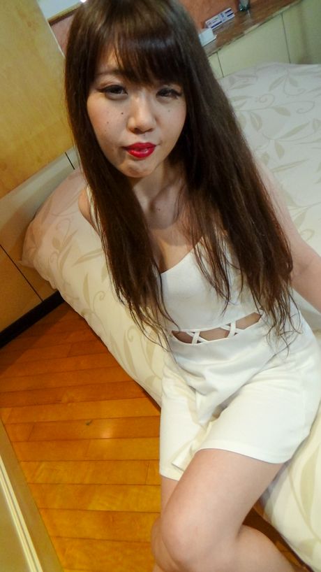 Sawa Himeyama 來到我們的公寓，目的是讓她的淫蕩陰部