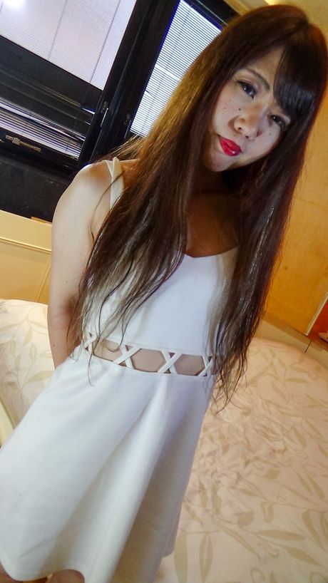 Sawa Himeyama 來到我們的公寓，目的是讓她的淫蕩陰部