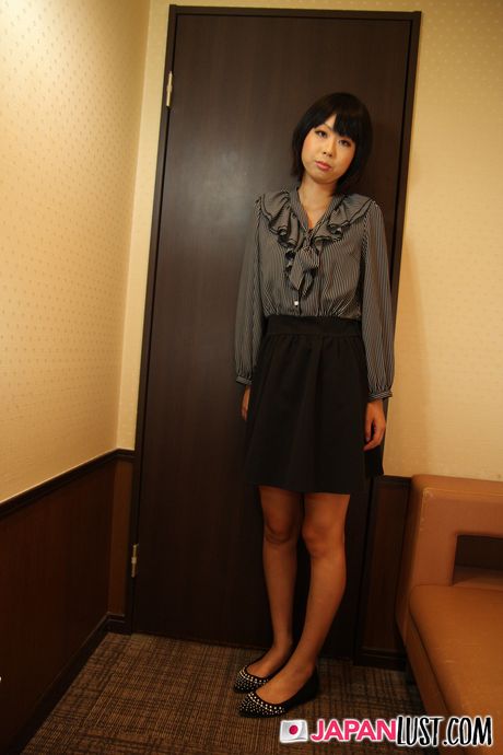 Asian assistant Kazusa Yamaj gets her pussy filled with a dildo