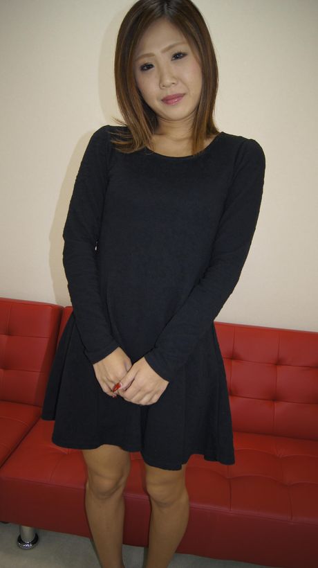 Asiatisk skønhed Haruka Fuwa blotter det hele før en vaginal indsættelse