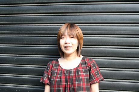 素敵なアジアのMILFナオミ・ナカネが素晴らしいおっぱいを披露し、シャワーで犯される