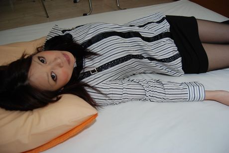 亞洲少女 Mayu Matsukawa 在陰道性交前脫光衣服