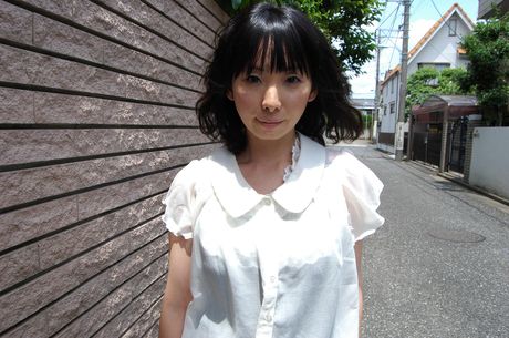 Smuk asiatisk milf Nozomi Iwahashi får sin fisse creampied