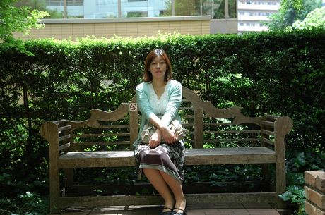 Asiatisk mor Haruka Ogura får sin fisse spist ud og kneppet