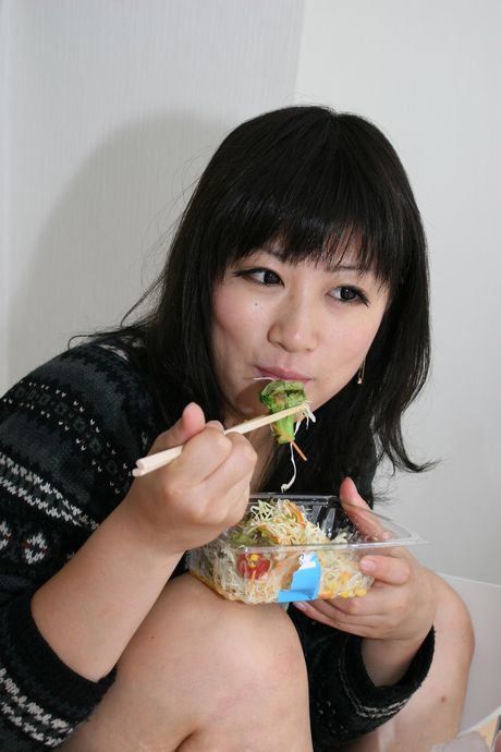 アジアの美女、石岡琴美が巨根でオマンコに中出しされる