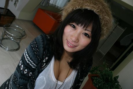 アジアの美女、石岡琴美が巨根でオマンコに中出しされる