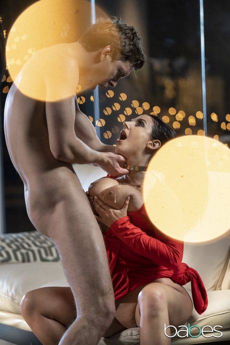 Brunette australian beauty Angela White gets ass fucked during a hardcore anal fuck