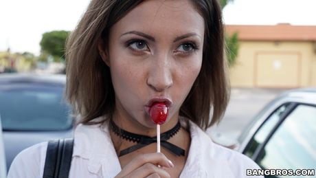 美國美女 Jade Jantzen 被黑人男子舔陰並幹翻