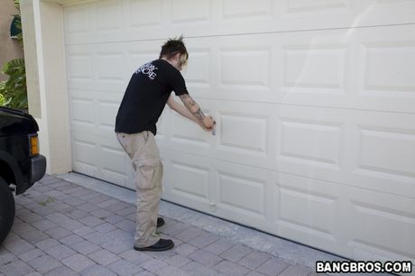 Blonde american Cougar Brenda James gets her twat licked and dicked by a punk rocker