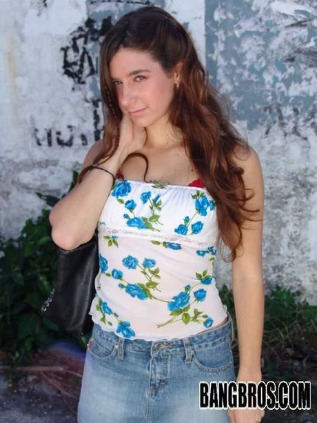 Melissa is a sexy teen who loves to get her pussy licked and dicked