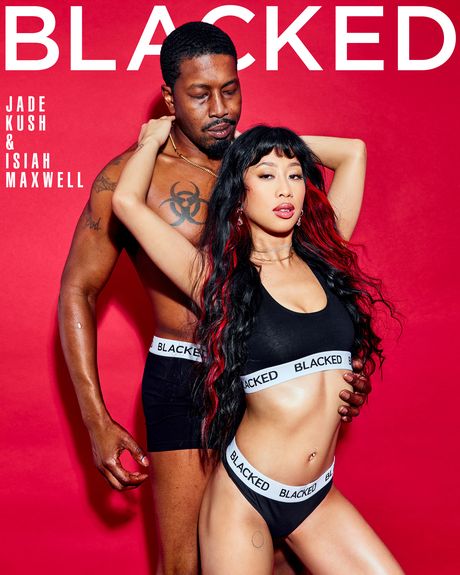 Brunette amerikansk, kinesisk kone Jade Kush får sin behårede fisse boret af en sort pik