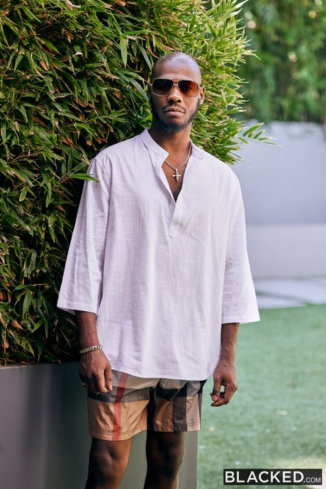 Brunette amerikansk babe Keisha Grey får sin fisse spist ud og kneppet