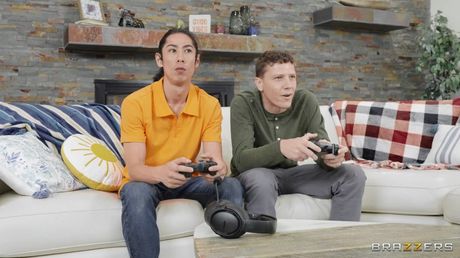 金髮美國熟女好萊塢辣妹在廚房被舔陰戶並被操