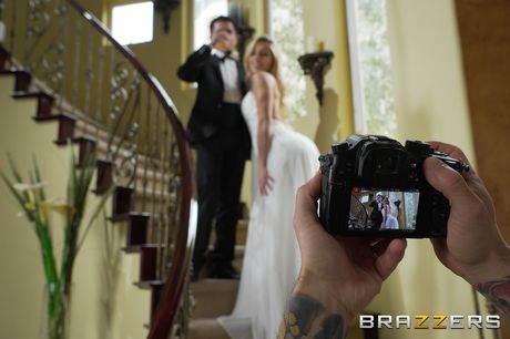 Den blonde amerikanske brud Abella Danger har sex med en fotograf på sin bryllupsdag